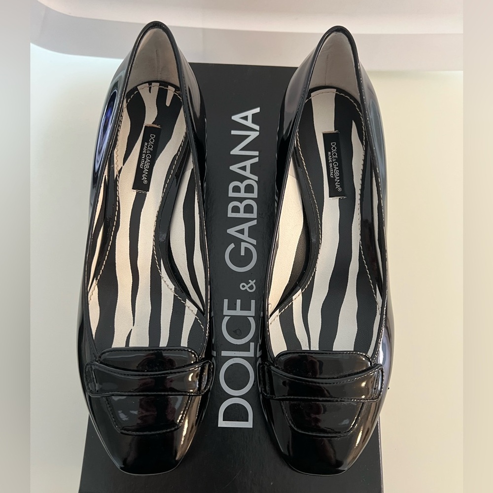 Dolce & Gabbana black patent leather loafers. Size 7.5 (37.5). Worn once! - Picture 4 of 8